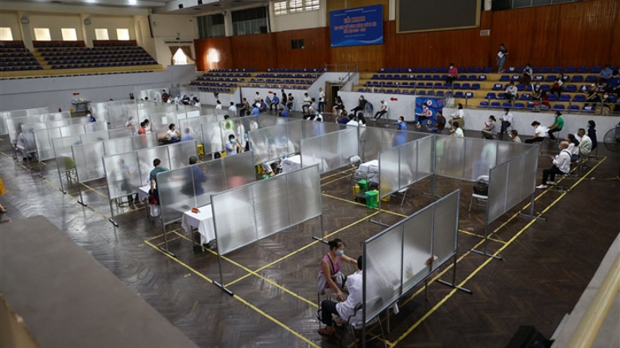 Locals get vaccinated against COVID-19 at first field hospital in Hanoi